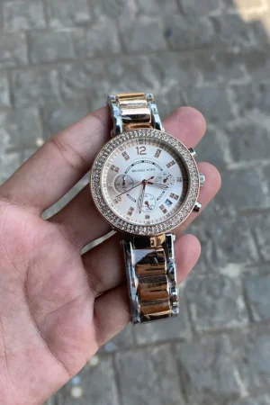 Luxurious Michael Kors Watch For Women (SG-806)
