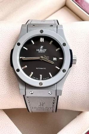 Trendy Hublot Watch For Men (BH925)