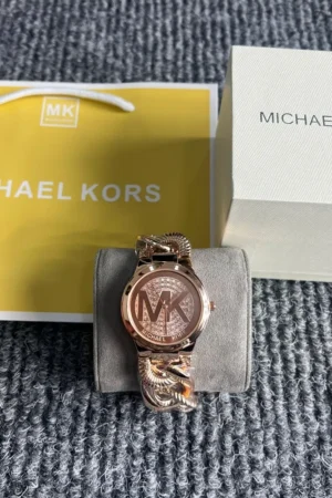 Trendy Michael kors Watch For Women (DW069)